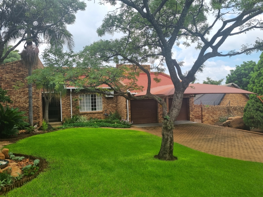 4 Bedroom Property for Sale in Geelhoutpark North West
